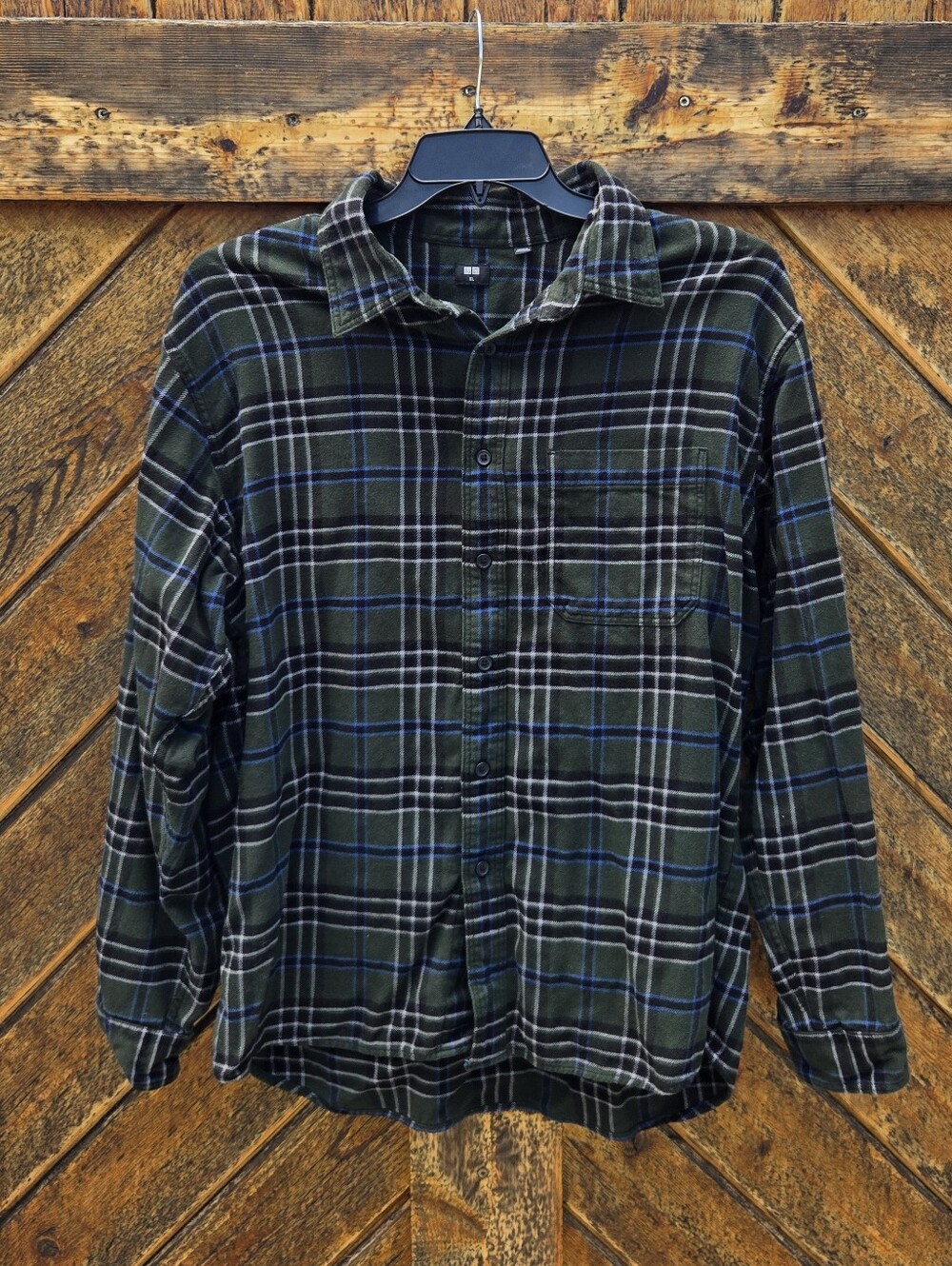 NWOT Uniqlo Flannel Plaid Button Up Shirt - Picture 2 of 6